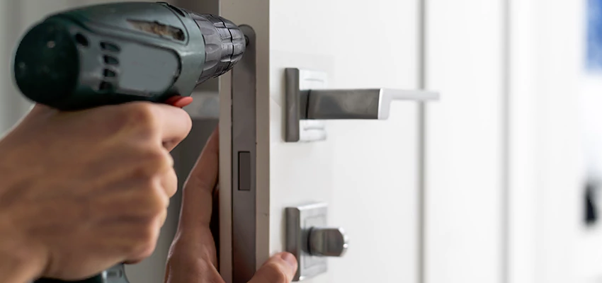 Locksmith For Lock Replacement Near Me in East Hemet, CA