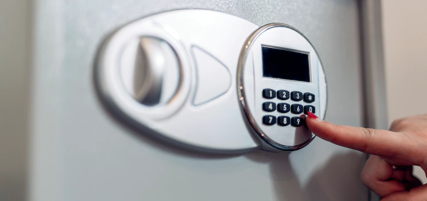 Jewelry Safe Cracking in East Hemet, California